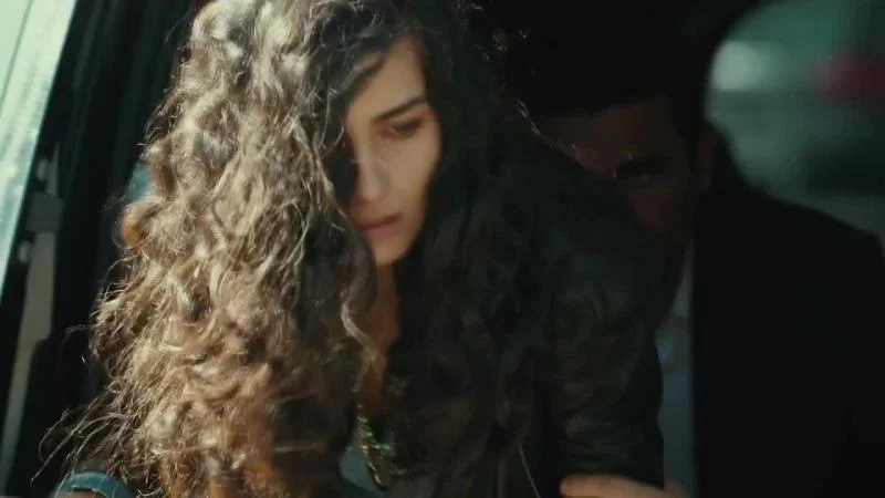 Кадры из сериала Грязные деньги, лживая любовь 1 серия 1 сезон (2014)